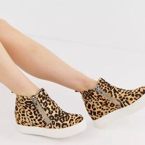 Steve Madden Caliber Leopard Wedge Sneaker Bootie size 6 Mobwife